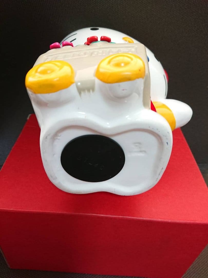 サンリオ　ハローキティ　陶器製　貯金箱