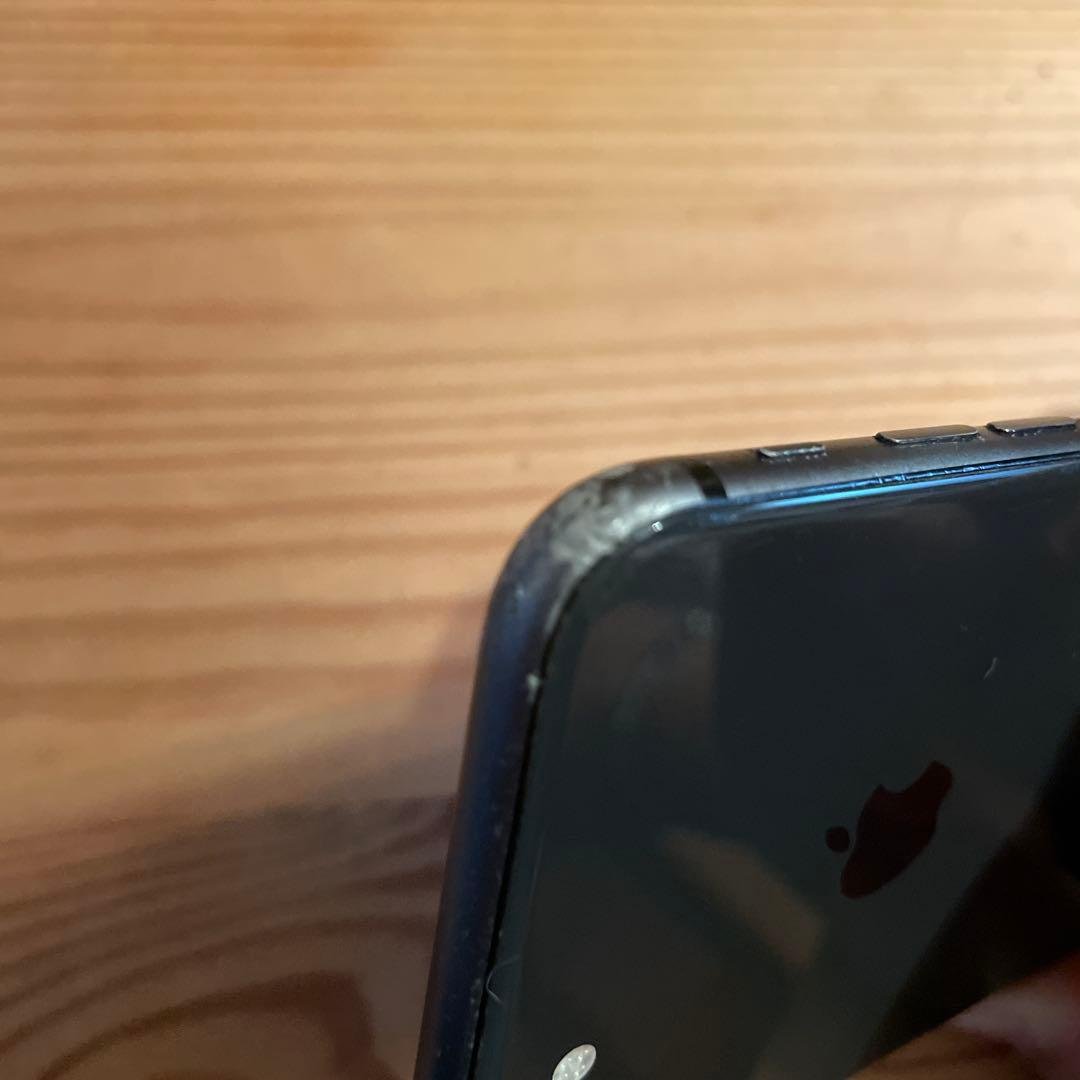 SIMフリー iPhone 8 64GB 画面ひび割れあり