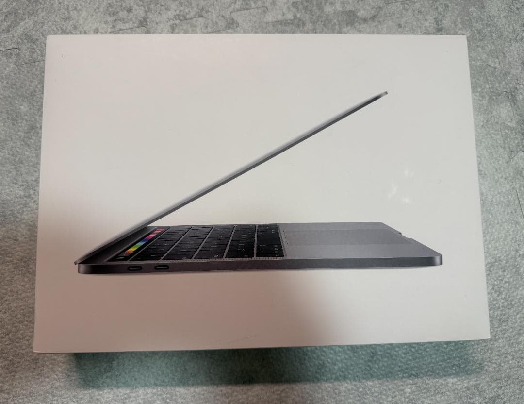 MacBook Pro 2018 13インチ スペースグレー